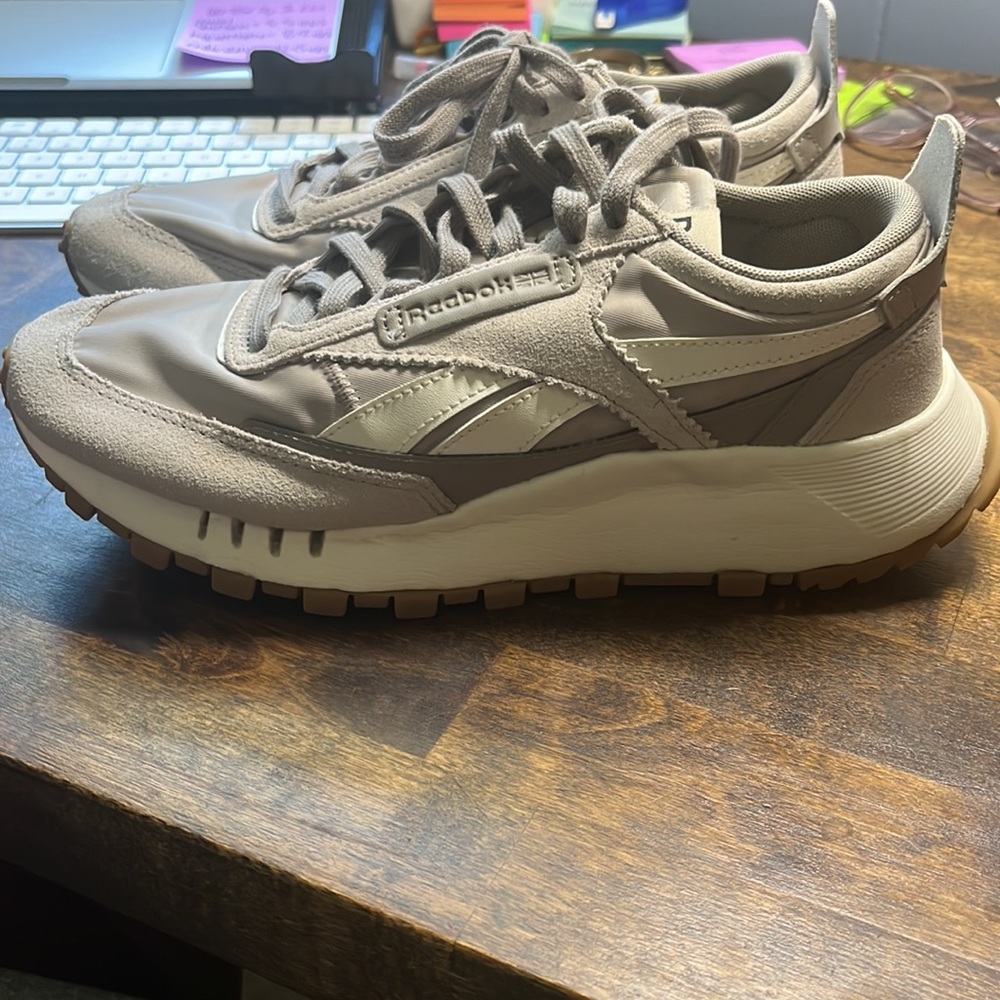 Reebok sneakers EUC. Bought from urban outfitters